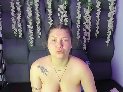 Snapshot of JuliettaRousse69 chatting on February 2026 01:50:02 PM JuliettaRousse69 online show from February 2026 01:50:02 PM