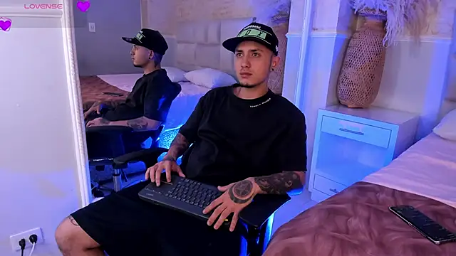 ReyBigx online show from February 2026 04:32:01 AM