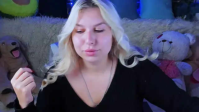 Snapshot of ChloeRicc chatting on September 2025 09:42:02 AM ChloeRicc online show from September 2025 09:42:02 AM