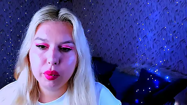 Snapshot of ChloeRicc chatting on October 2025 08:22:02 AM ChloeRicc online show from October 2025 08:22:02 AM