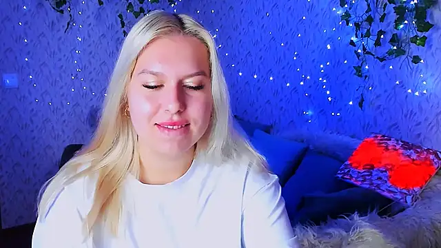 Snapshot of ChloeRicc chatting on October 2025 12:47:02 PM ChloeRicc online show from October 2025 12:47:02 PM