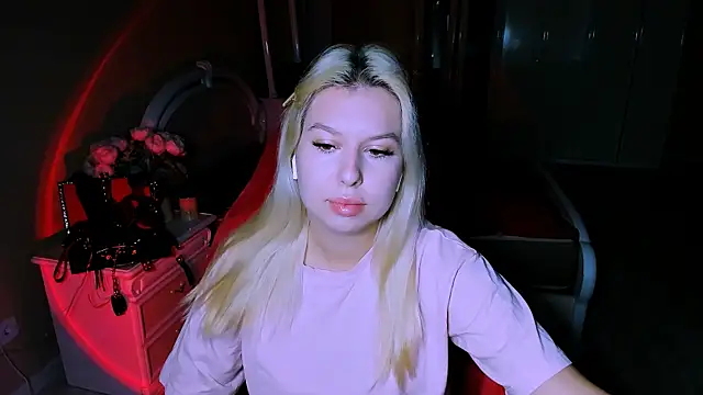 Snapshot of ChloeRicc chatting on October 2025 07:32:01 AM ChloeRicc online show from October 2025 07:32:01 AM