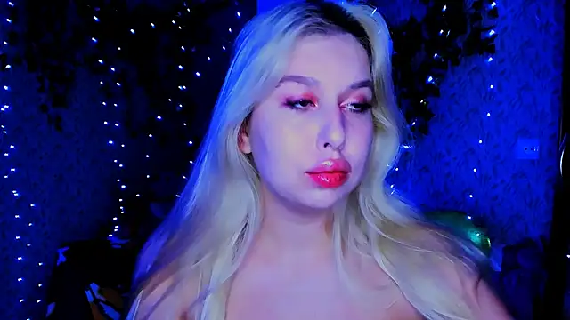 Snapshot of ChloeRicc chatting on November 2025 07:12:02 PM ChloeRicc online show from November 2025 07:12:02 PM