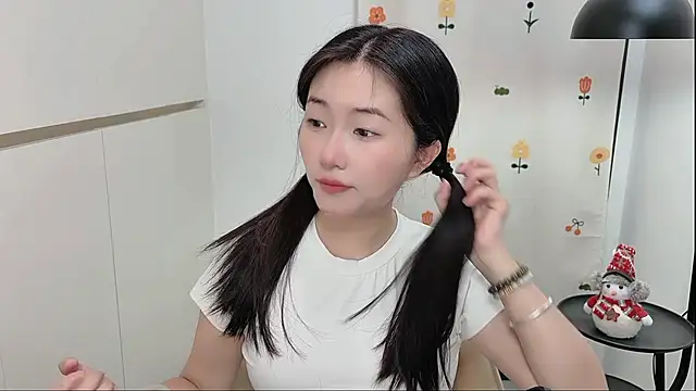 Snapshot of Rosalind_xixi chatting on May 2026 01:33:01 AM Rosalind xixi online show from May 2026 01:33:01 AM