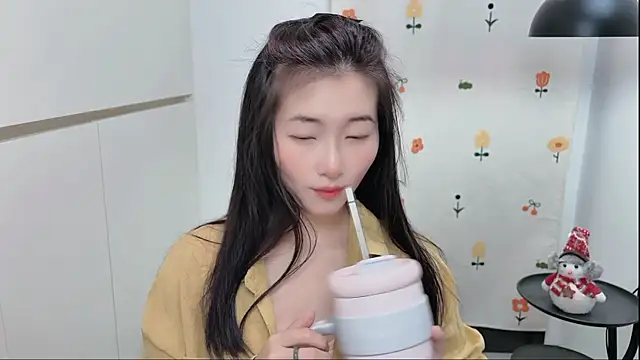 Snapshot of Rosalind_xixi chatting on May 2026 03:12:01 AM Rosalind xixi online show from May 2026 03:12:01 AM