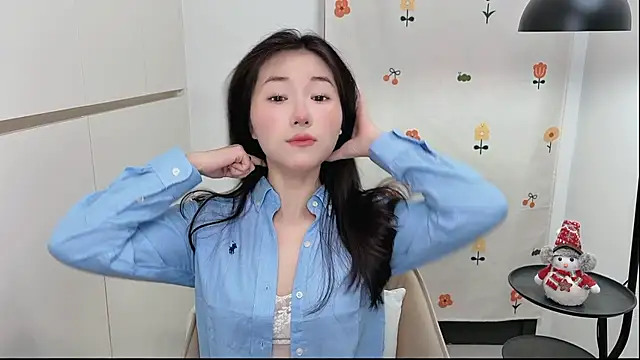 Snapshot of Rosalind_xixi chatting on May 2026 04:07:02 AM Rosalind xixi online show from May 2026 04:07:02 AM