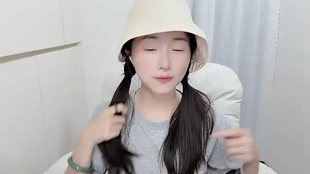 Rosalind xixi online show from June 2026 12:00:01 PM