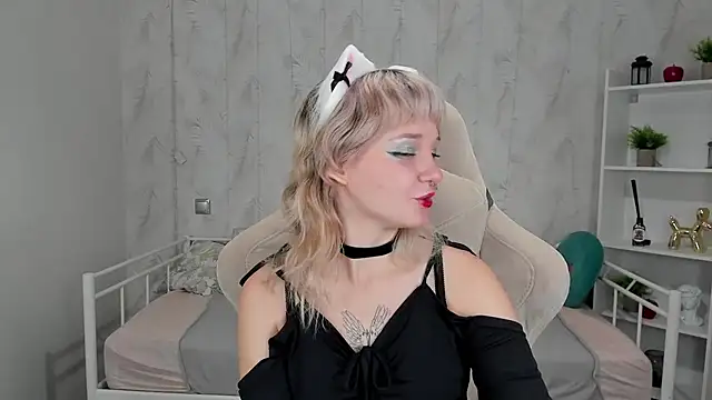 Snapshot of Tori_Cutie chatting on October 2025 11:57:02 PM Tori Cutie online show from October 2025 11:57:02 PM