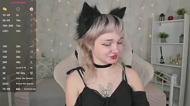 Snapshot of Tori_Cutie chatting on October 2025 12:24:01 AM Tori Cutie online show from October 2025 12:24:01 AM