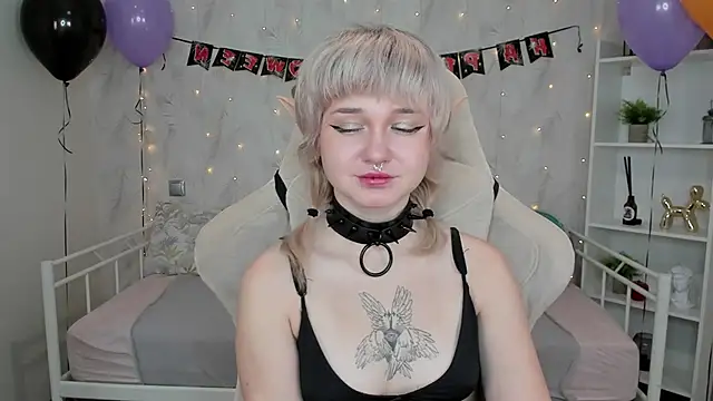 Snapshot of Tori_Cutie chatting on October 2025 12:05:02 AM Tori Cutie online show from October 2025 12:05:02 AM