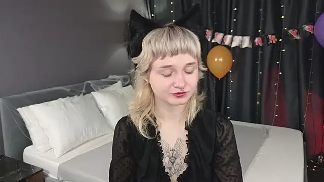 Snapshot of Tori_Cutie chatting on October 2025 12:12:02 AM Tori Cutie online show from October 2025 12:12:02 AM