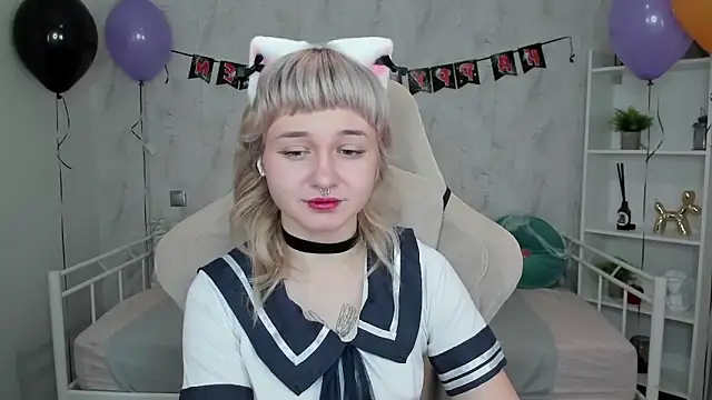 Snapshot of Tori_Cutie chatting on October 2025 12:00:01 AM Tori Cutie online show from October 2025 12:00:01 AM