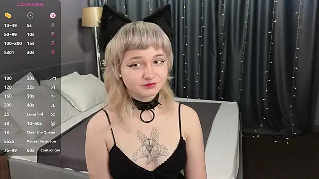 Snapshot of Tori_Cutie chatting on November 2025 12:10:02 AM Tori Cutie online show from November 2025 12:10:02 AM