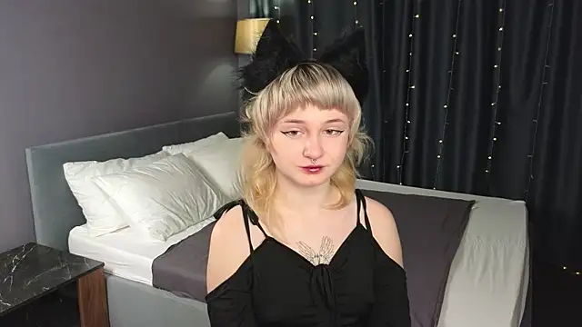 Snapshot of Tori_Cutie chatting on November 2025 12:02:01 AM Tori Cutie online show from November 2025 12:02:01 AM