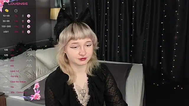 Snapshot of Tori_Cutie chatting on November 2025 12:02:01 AM Tori Cutie online show from November 2025 12:02:01 AM