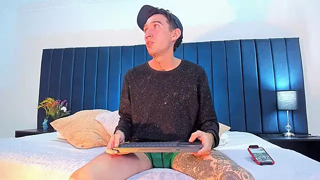 dominik thompson777 online show from October 2025 06:45:01 AM