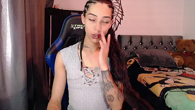 Snapshot of Sweet-Cris chatting on October 2025 06:28:02 PM Sweet-Cris online show from October 2025 06:28:02 PM