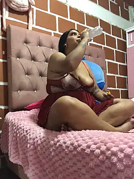 Snapshot of Rachellcooperrr chatting on February 2026 12:53:02 AM Rachellcooperrr online show from February 2026 12:53:02 AM