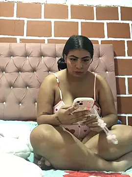 Rachellcooperrr online show from May 2026 12:50:02 AM