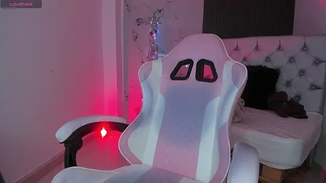 chloesagee online show from December 2025 11:09:02 PM