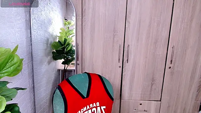 PinooyMilker online show from November 2025 04:40:02 PM