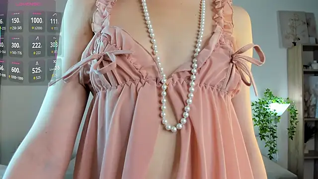 Ice Strawberry online show from November 2025 03:16:01 AM