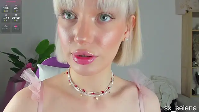 Ice Strawberry online show from March 2026 03:12:01 AM