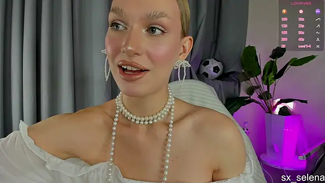 Ice Strawberry online show from July 2026 03:02:02 AM