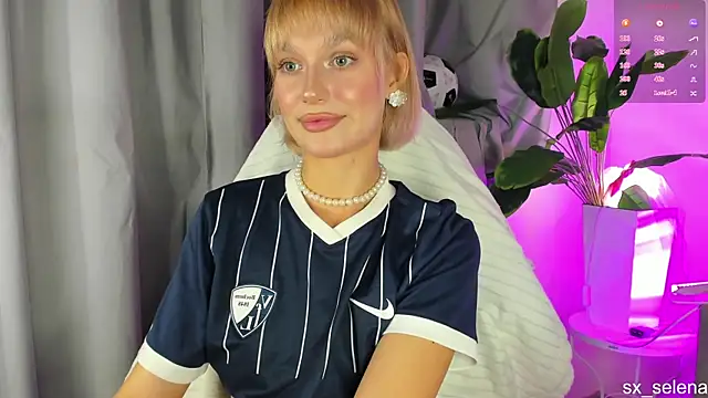 Ice Strawberry online show from July 2026 02:48:02 AM