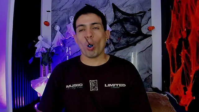 Snapshot of William_Steel_ chatting on October 2025 03:58:02 AM William Steel online show from October 2025 03:58:02 AM