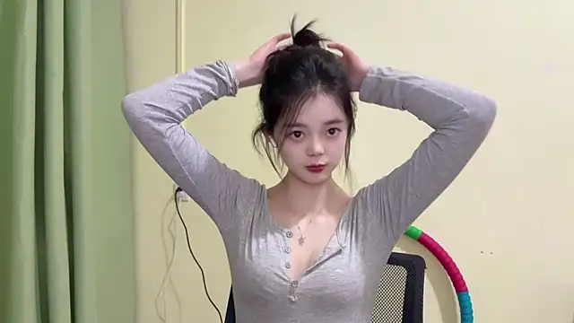 Snapshot of Nicole-13 chatting on January 2026 12:51:02 PM Nicole-13 online show from January 2026 12:51:02 PM