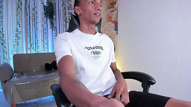 JulienSaint online show from May 2026 11:39:02 AM