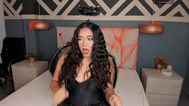 Snapshot of EmilyZahar chatting on October 2025 11:55:02 AM EmilyZahar online show from October 2025 11:55:02 AM