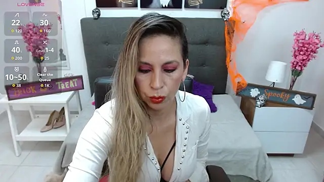 Snapshot of DianaPearls chatting on October 2025 10:56:02 AM DianaPearls online show from October 2025 10:56:02 AM