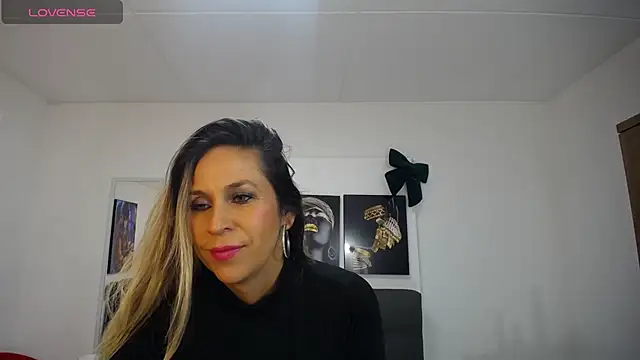 Snapshot of DianaPearls chatting on November 2025 10:58:02 AM DianaPearls online show from November 2025 10:58:02 AM