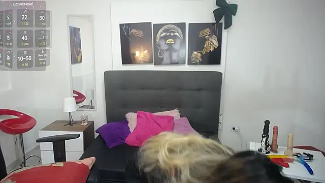 Snapshot of DianaPearls chatting on November 2025 10:48:01 AM DianaPearls online show from November 2025 10:48:01 AM