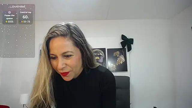 Snapshot of DianaPearls chatting on December 2025 10:53:02 AM DianaPearls online show from December 2025 10:53:02 AM