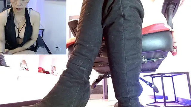 Snapshot of DianaPearls chatting on March 2026 10:32:02 AM DianaPearls online show from March 2026 10:32:02 AM