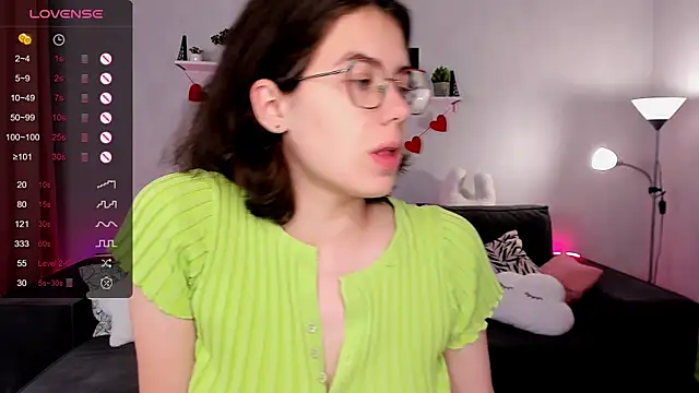 Snapshot of BellaCaress chatting on September 2025 02:22:02 AM BellaCaress online show from September 2025 02:22:02 AM