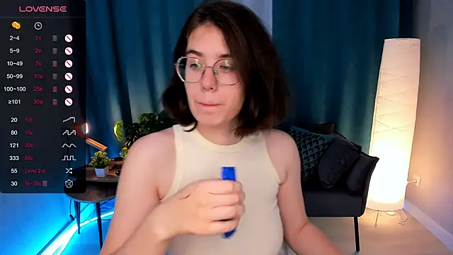 Snapshot of BellaCaress chatting on September 2025 02:45:01 AM BellaCaress online show from September 2025 02:45:01 AM