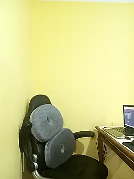 Snapshot of AngelRevery chatting on October 2025 10:32:02 PM AngelRevery online show from October 2025 10:32:02 PM