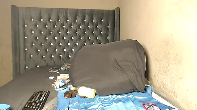 Kikie23 online show from October 2025 12:43:01 AM