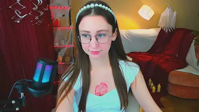 YourLovellyStory online show from October 2025 04:25:02 PM