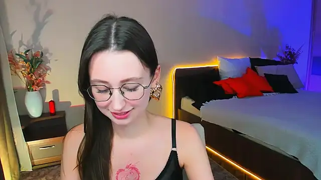 YourLovellyStory online show from November 2025 07:26:01 PM