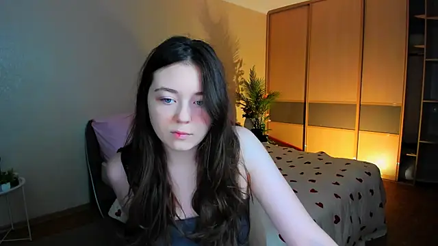 AlluringLookk online show from June 2026 04:37:01 AM