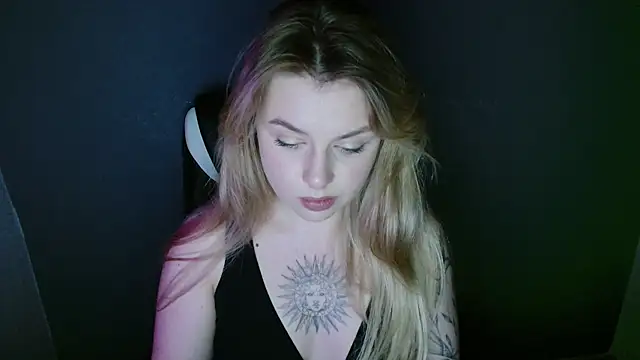 Snapshot of AngelicaHollywood chatting on November 2025 09:41:02 PM AngelicaHollywood online show from November 2025 09:41:02 PM