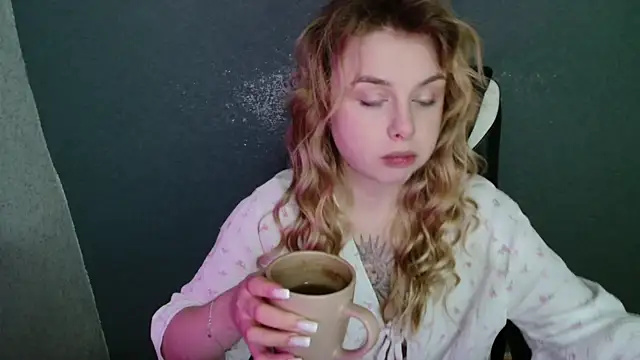 Snapshot of AngelicaHollywood chatting on November 2025 06:19:01 PM AngelicaHollywood online show from November 2025 06:19:01 PM