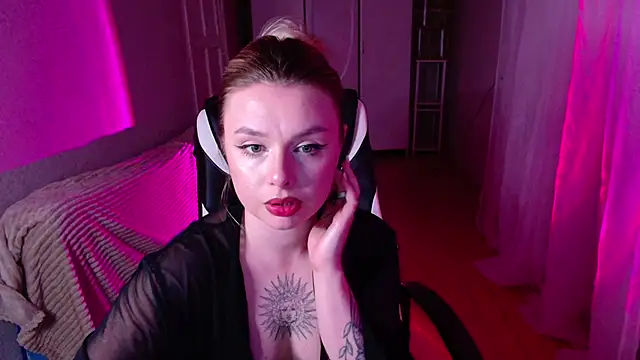 Snapshot of AngelicaHollywood chatting on February 2026 06:15:01 PM AngelicaHollywood online show from February 2026 06:15:01 PM