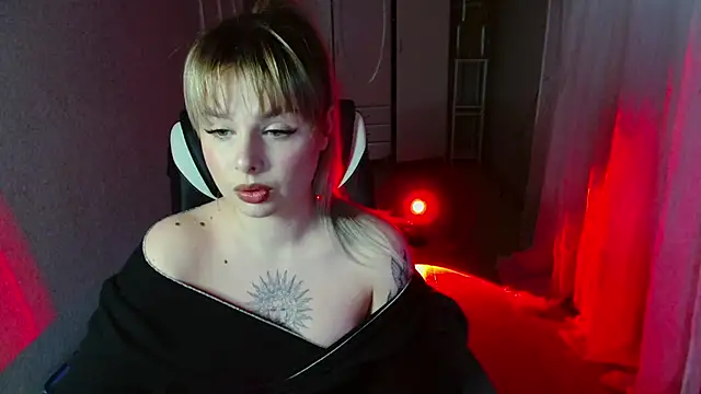 Snapshot of AngelicaHollywood chatting on February 2026 10:17:01 PM AngelicaHollywood online show from February 2026 10:17:01 PM