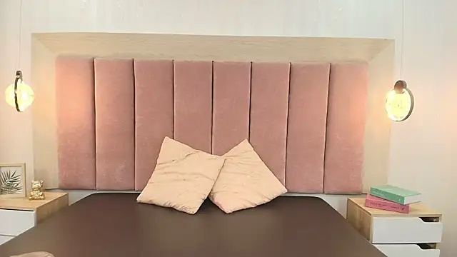 Emilia Bons online show from September 2025 02:50:01 PM